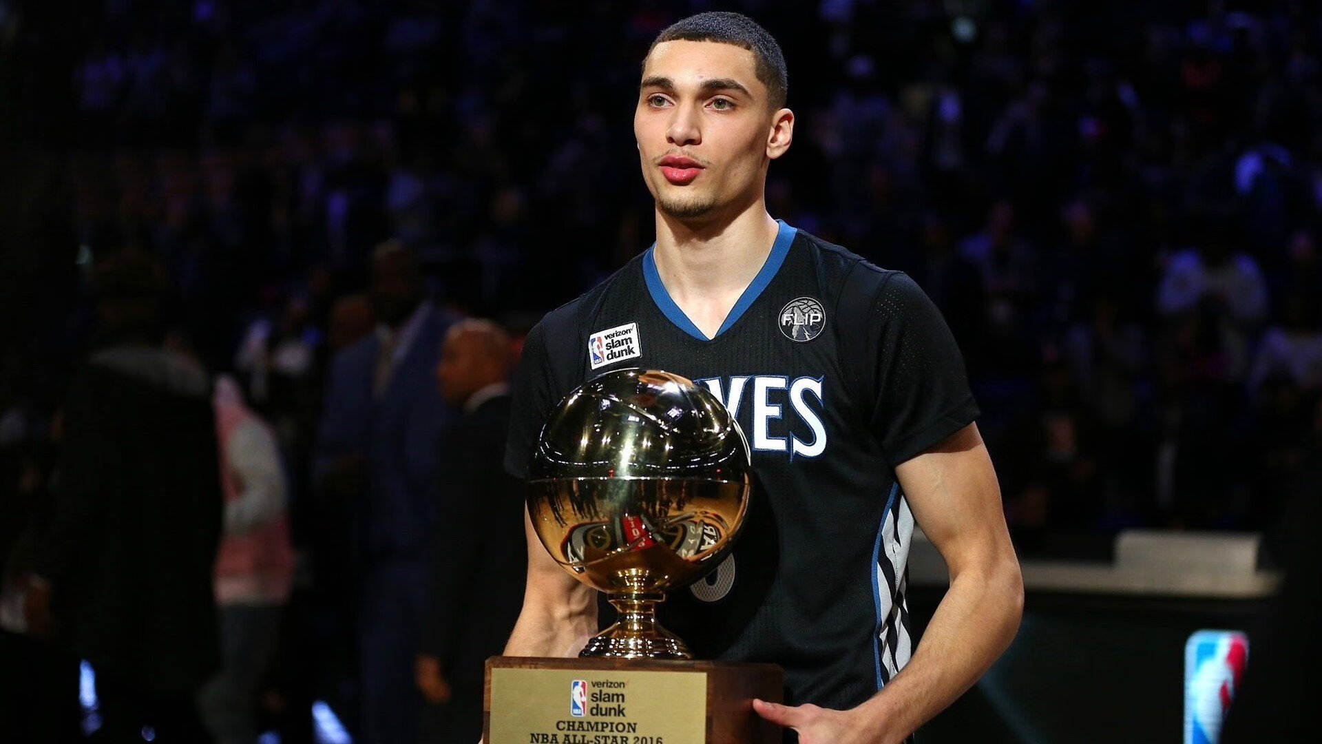 开云app下载-浓眉哥破纪录之夜引利物浦观众沸腾，跨界体育魅力的胜利，浓眉哥破纪录之夜震撼利物浦，跨界体育魅力引爆全场